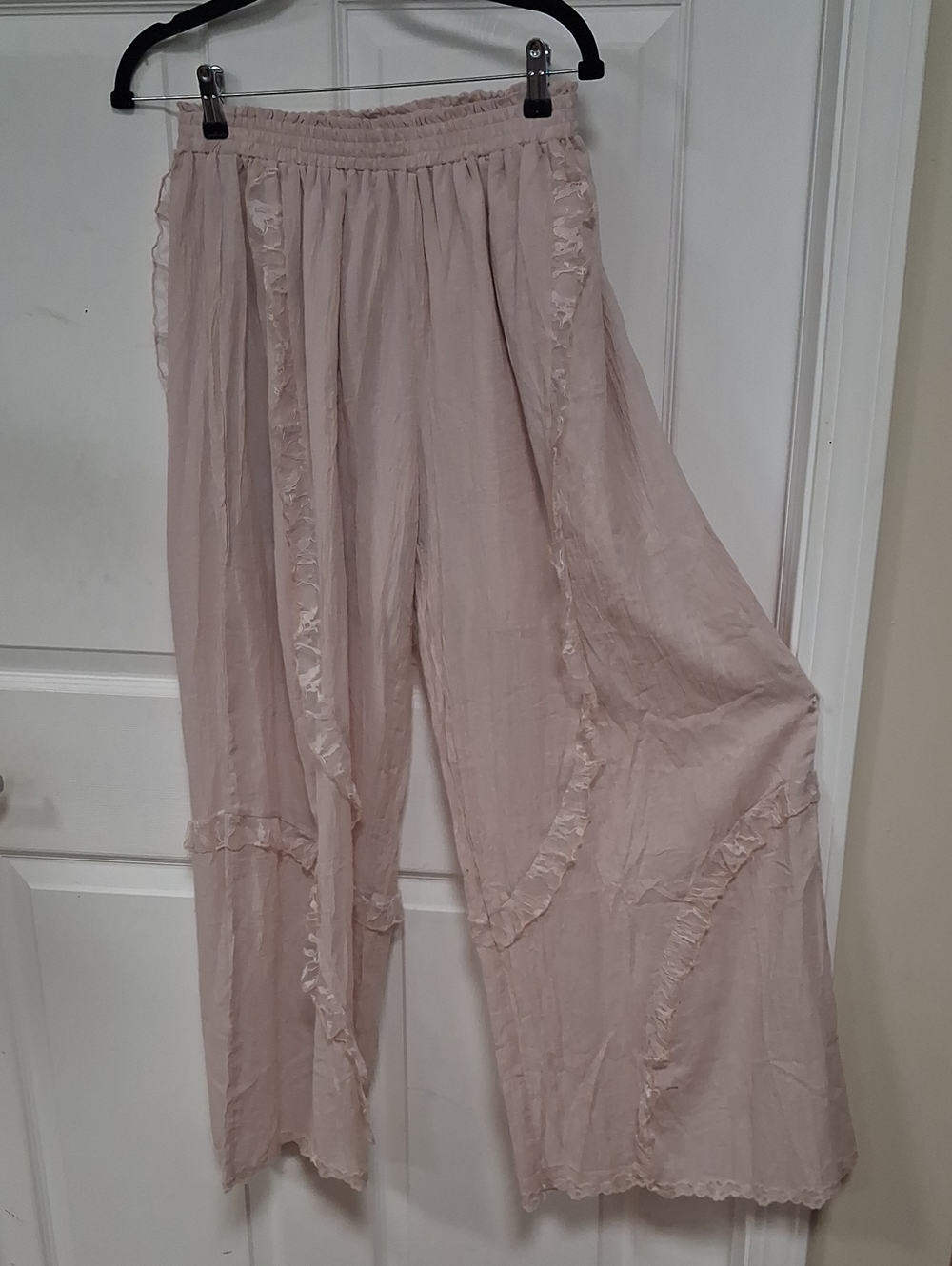 Women’s Wide-Leg Ruffle Trim Pants in Soft Blush